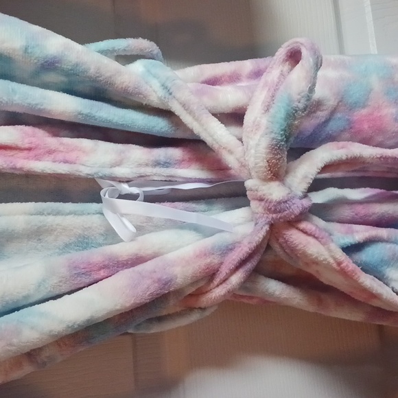 NEW TYE DYE BATH ROBES - Picture 2 of 8